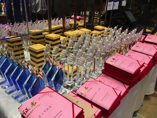 二十二年风雨  只因有你同行  又沐改革春风  再迎历史机遇 ——云博(中国)yunbo·官方网页版,22周年庆典暨颁奖典礼